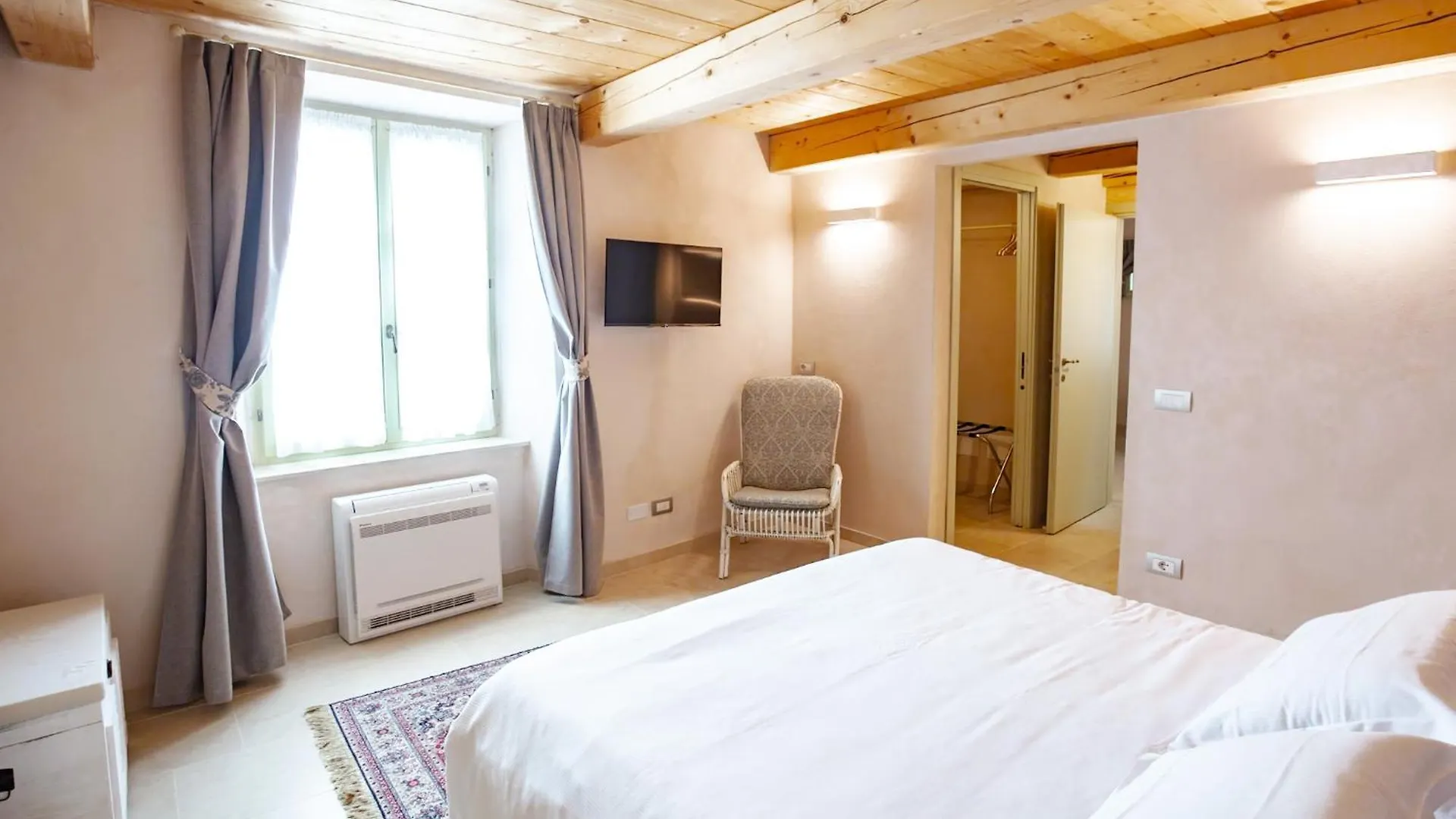 Фермерский дом Вилла Palazzo Montanari Art & Wine Relais Фумане